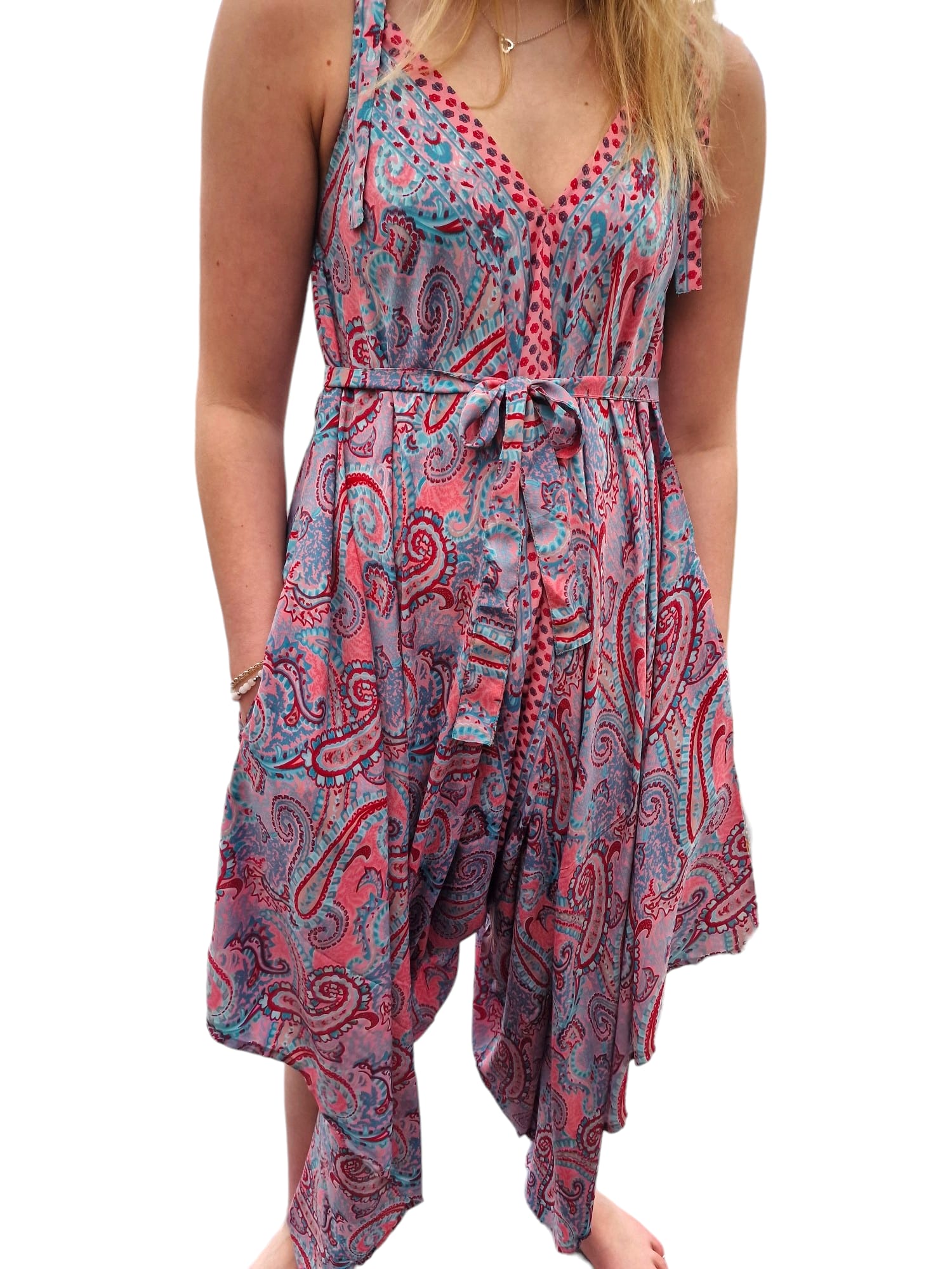 Byxdress med skärp och justerbara axelband Rosa Turkos med skärp modell