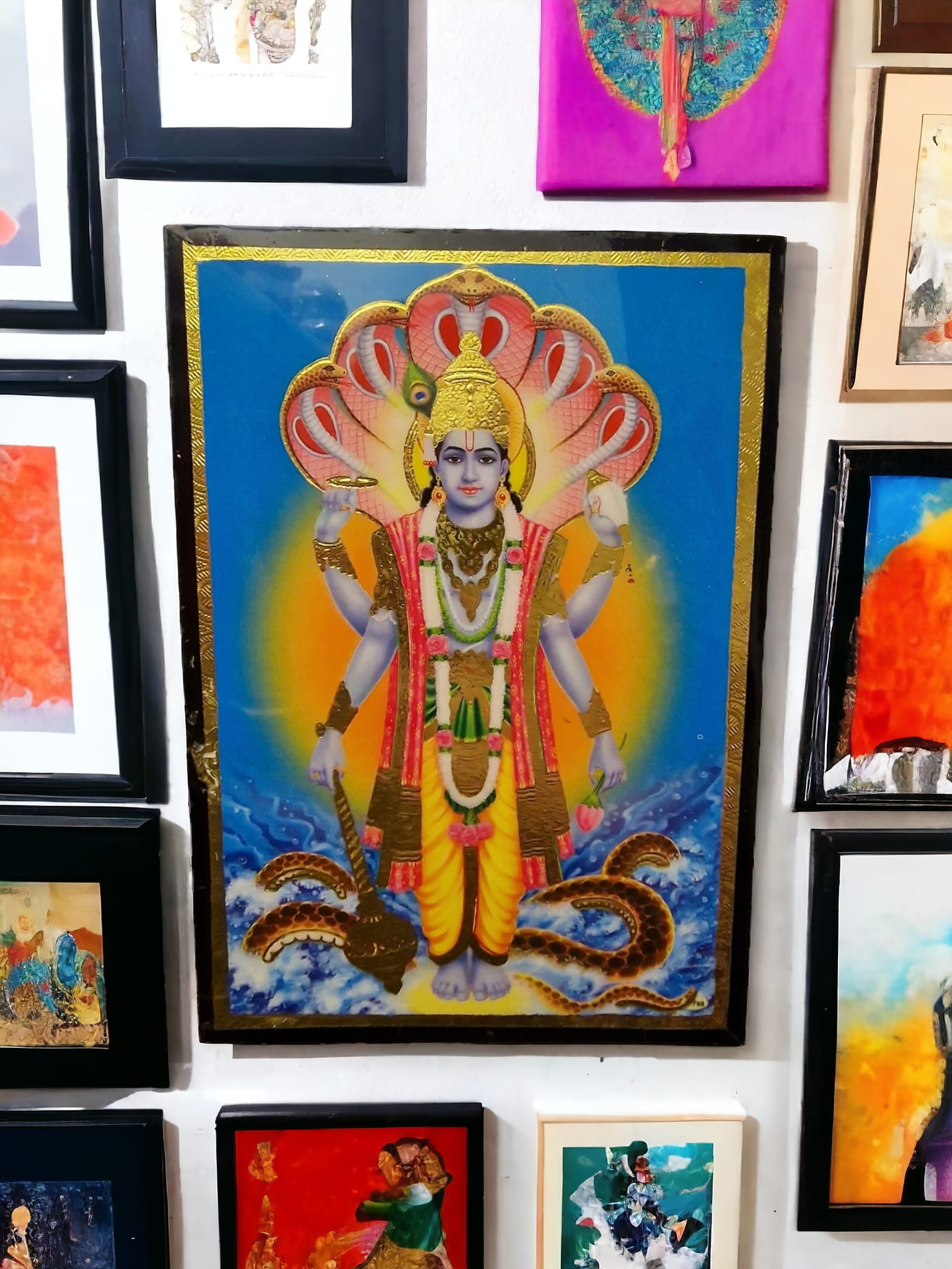 Liten tavla av Vishnu med ormar