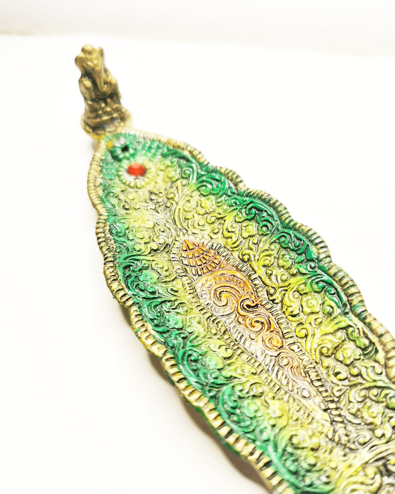 Rökelsehållare format som ett löv Grön närbild