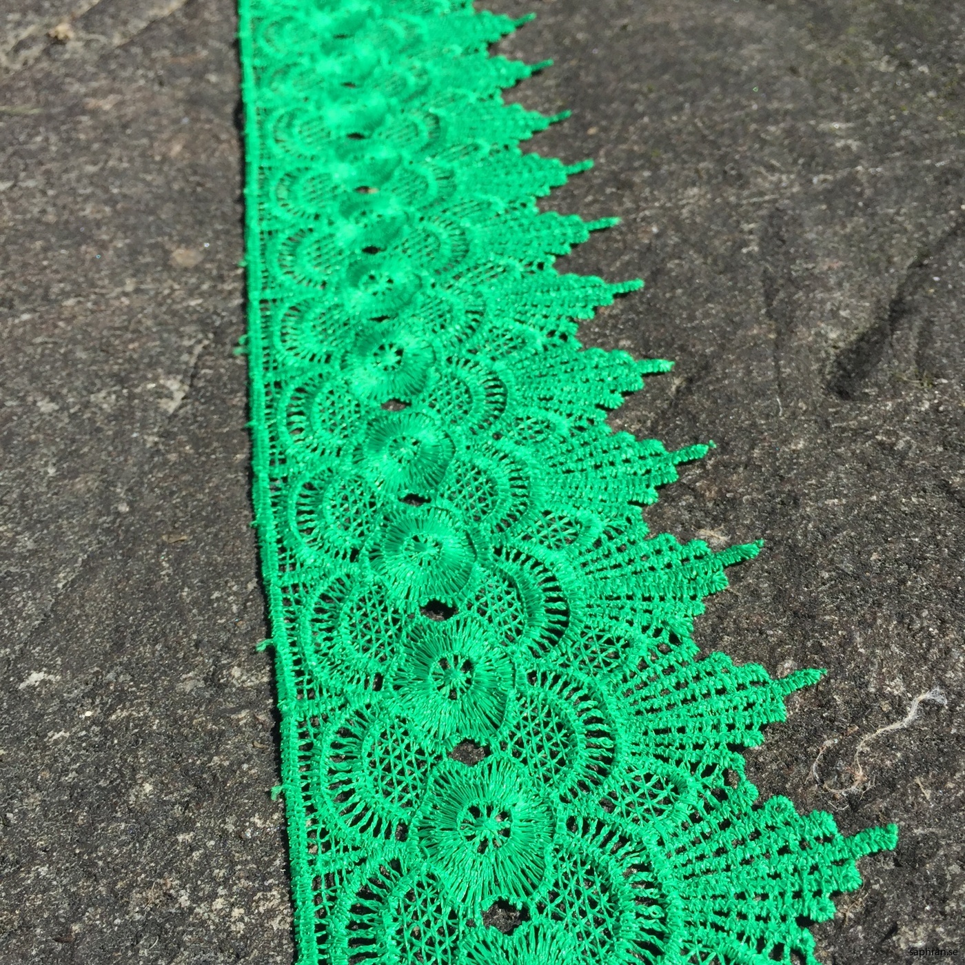 Spets Blomma Grön sten