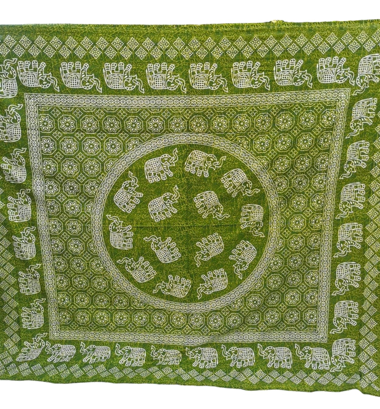 12. Mandala Vandrande elefanter Grön