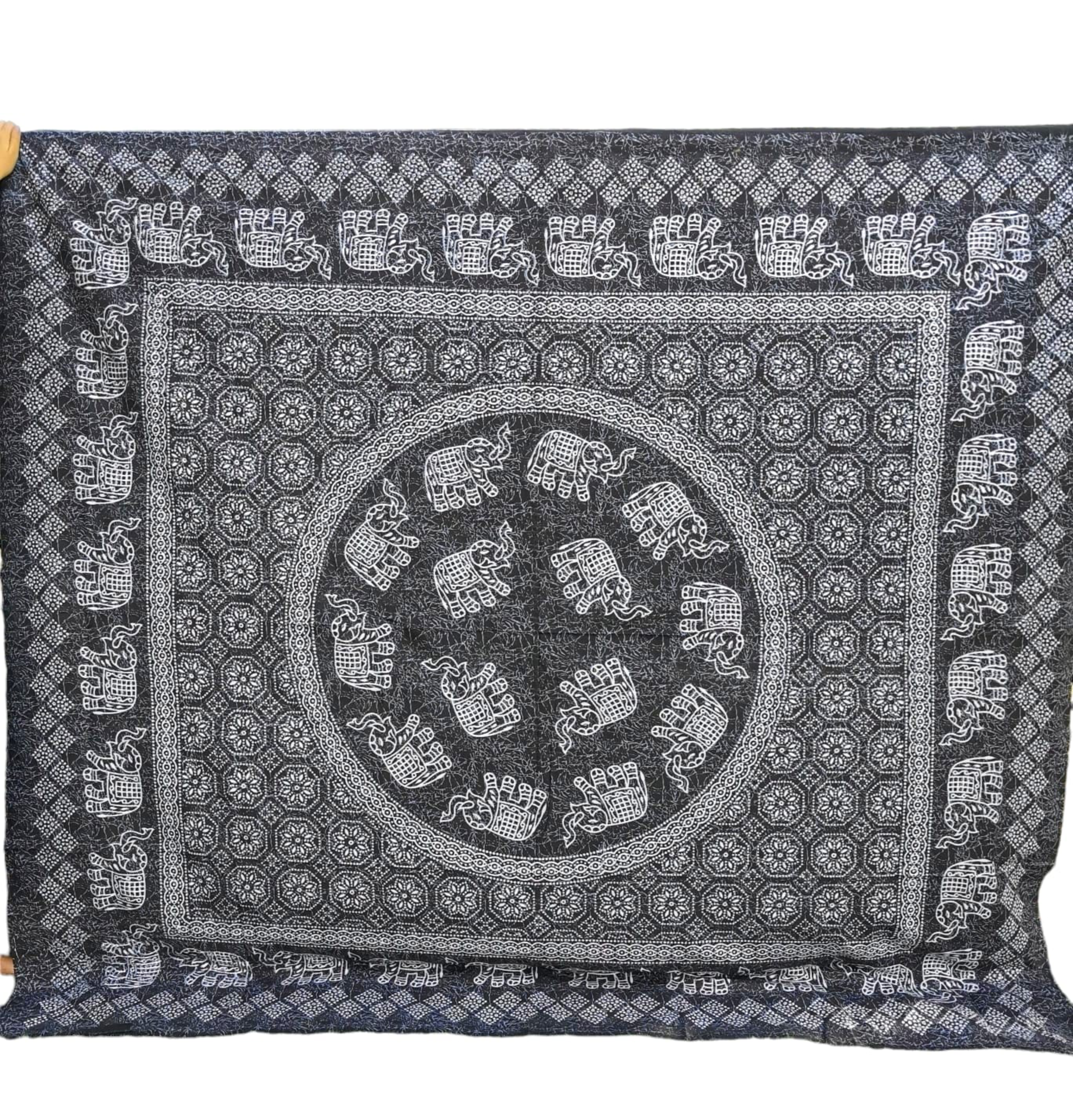 12. Mandala Vandrande elefanter Svart