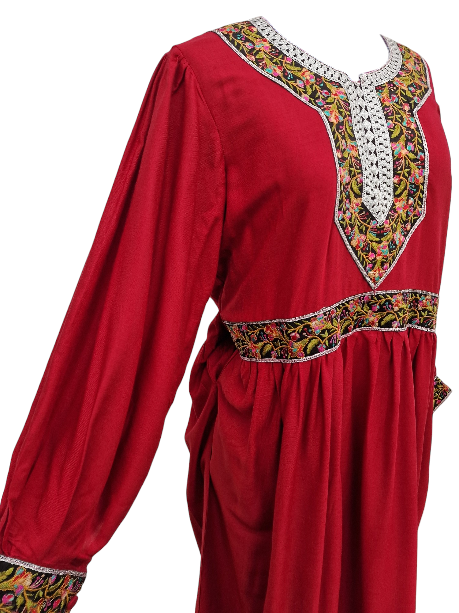 Afghaninspirerad klännig med färgglad brodyr Vinröd ärm