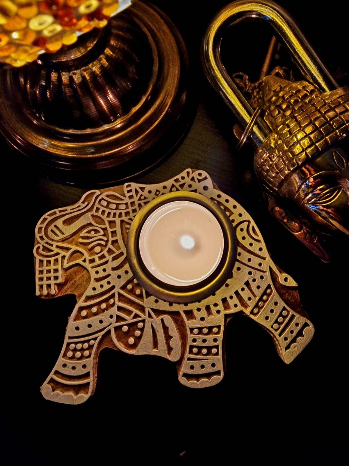 Ljuslykta av indisk trästämpel - ELEFANT