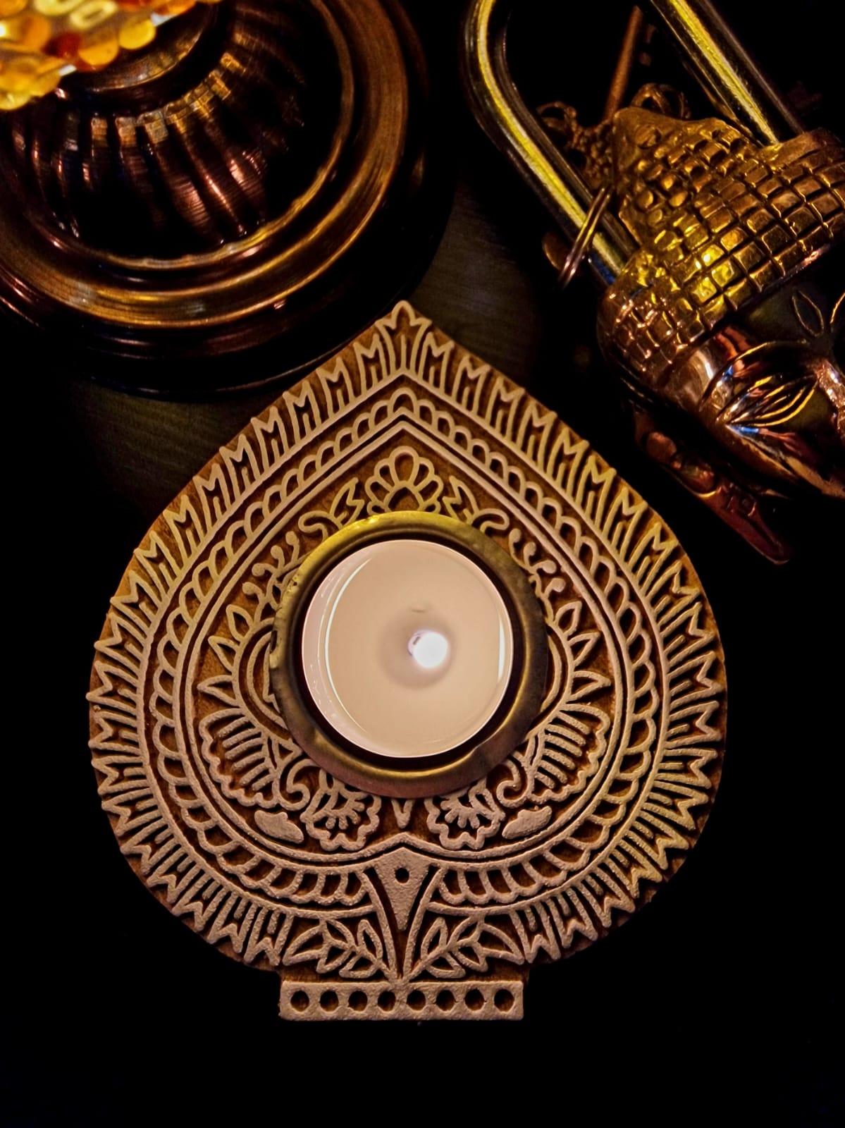 Ljuslykta av indisk trästämpel - SPADER