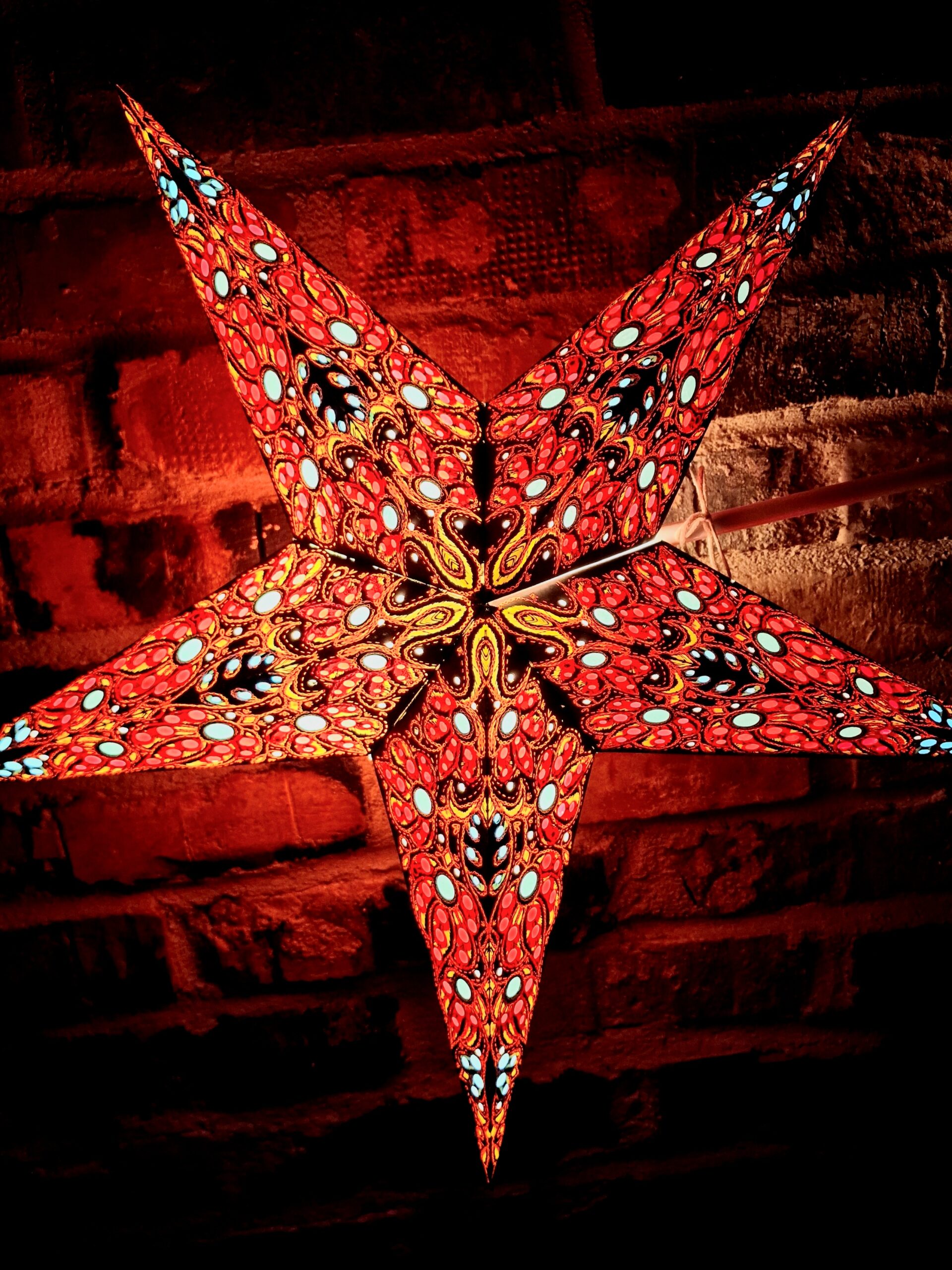 9. Adventsljusstjärna svart multifärgad framifrån