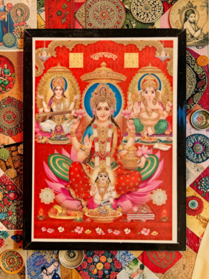 Tavla med Lakshmi, Ganesha och Saraswati – hinduiska gudomar för rikedom, visdom och framgång