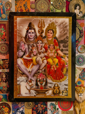 Tavla med Shiva och Parvati – hinduiska gudomar för kärlek, styrka och balans