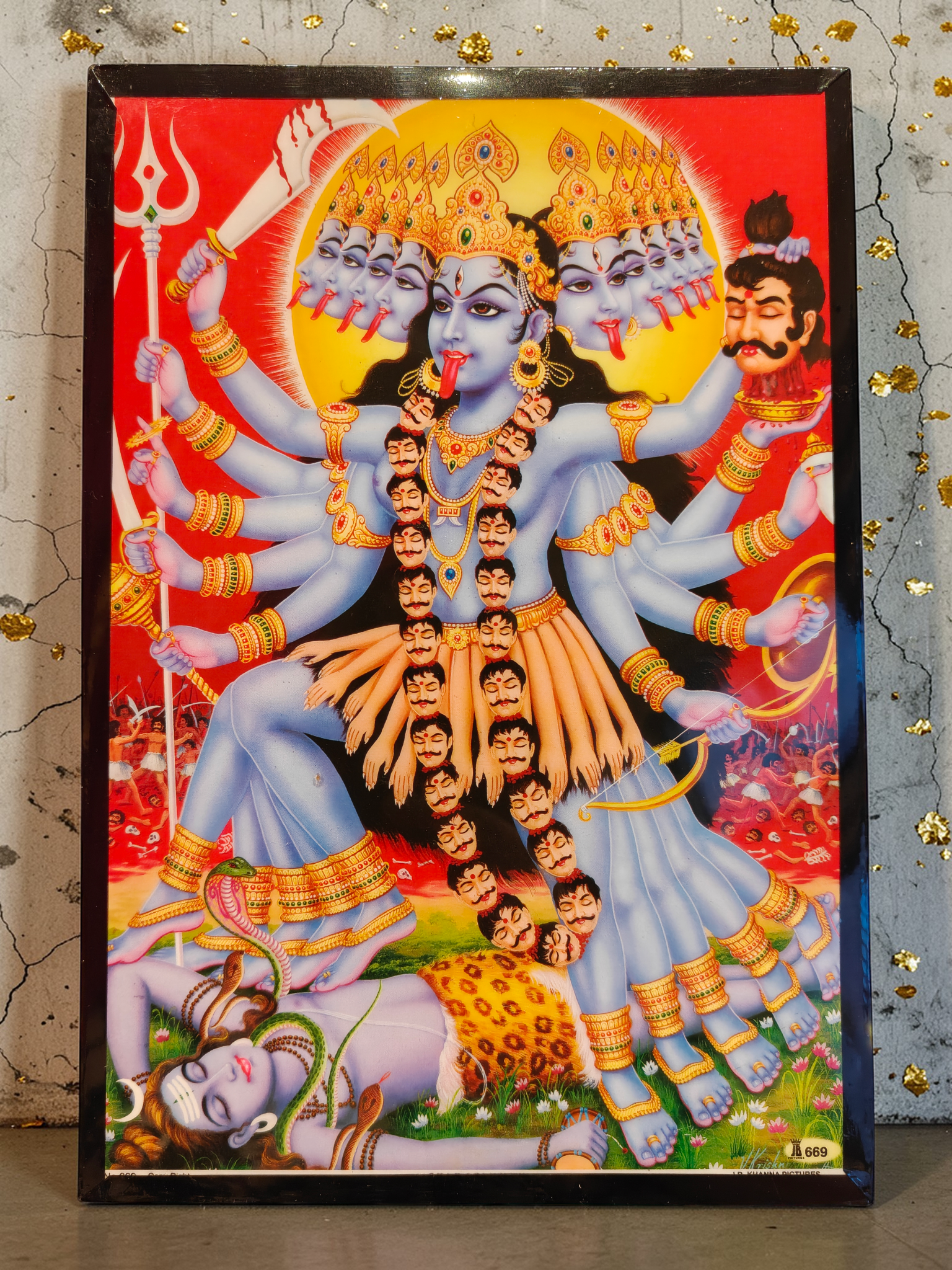 Kali tavla med flera huvuden och symbol för styrka, transformation och beskydd