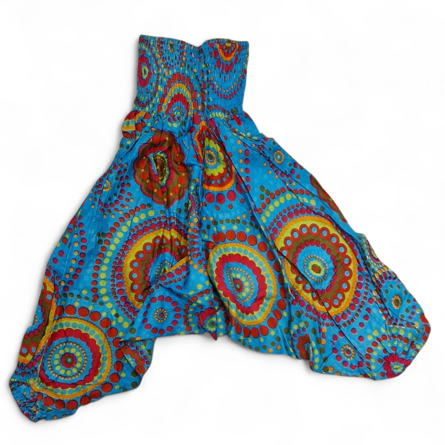 Haremsbyxor, alibababyxor, aladdinbyxor eller varför inte yogabyxor. Kärt barn har många namn. Haremsbyxor är ett skönt plagg man kan använda för alla tillfällen. Sitt hemma och mys, använd haremsbyxan med ett t.ex. linne och snygga smycken eller välj en aktivitet som dans eller yoga och känn hur haremsbyxan bara helt enkelt är perfekt.